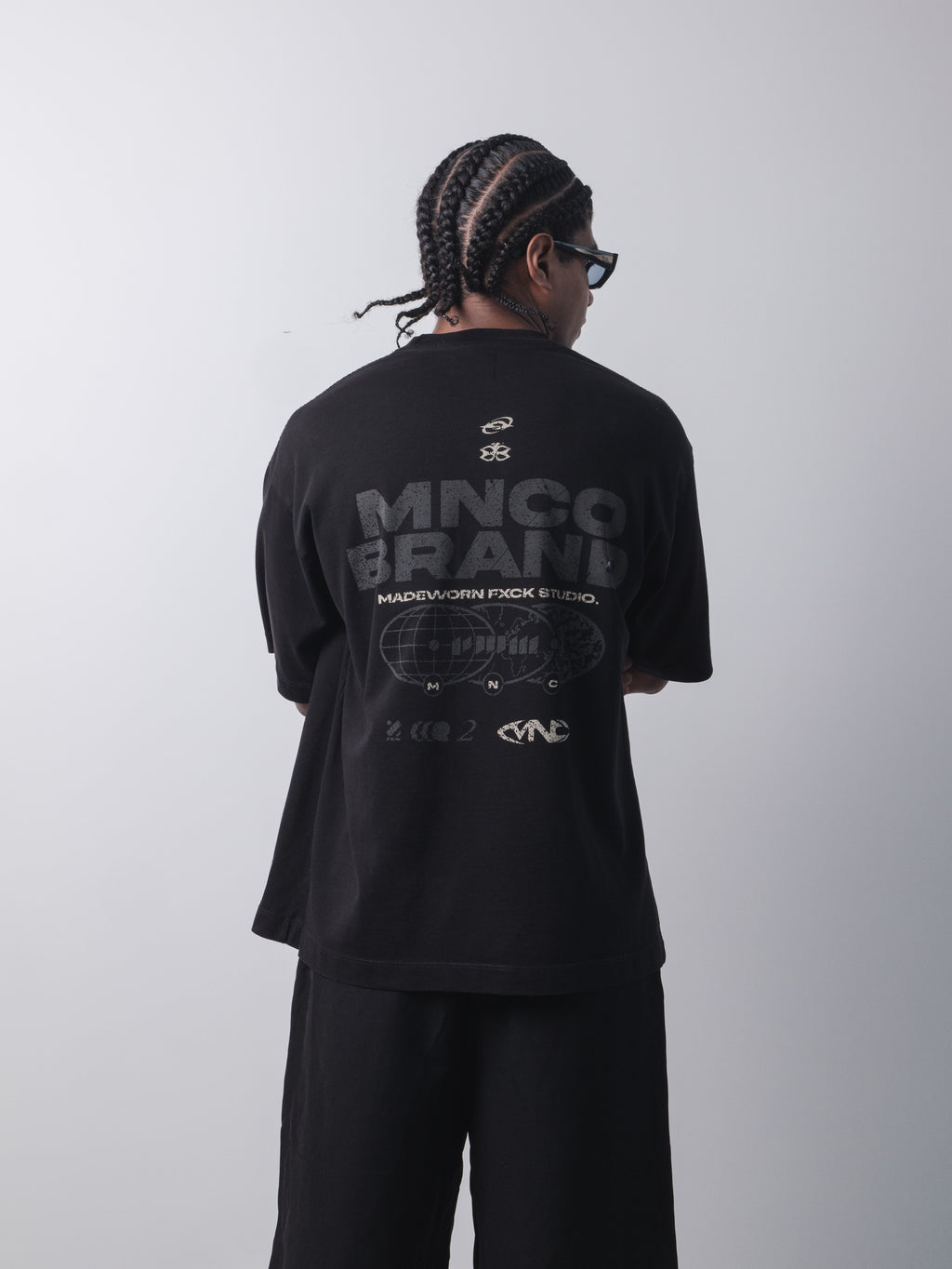 Universal Bee T-shirt